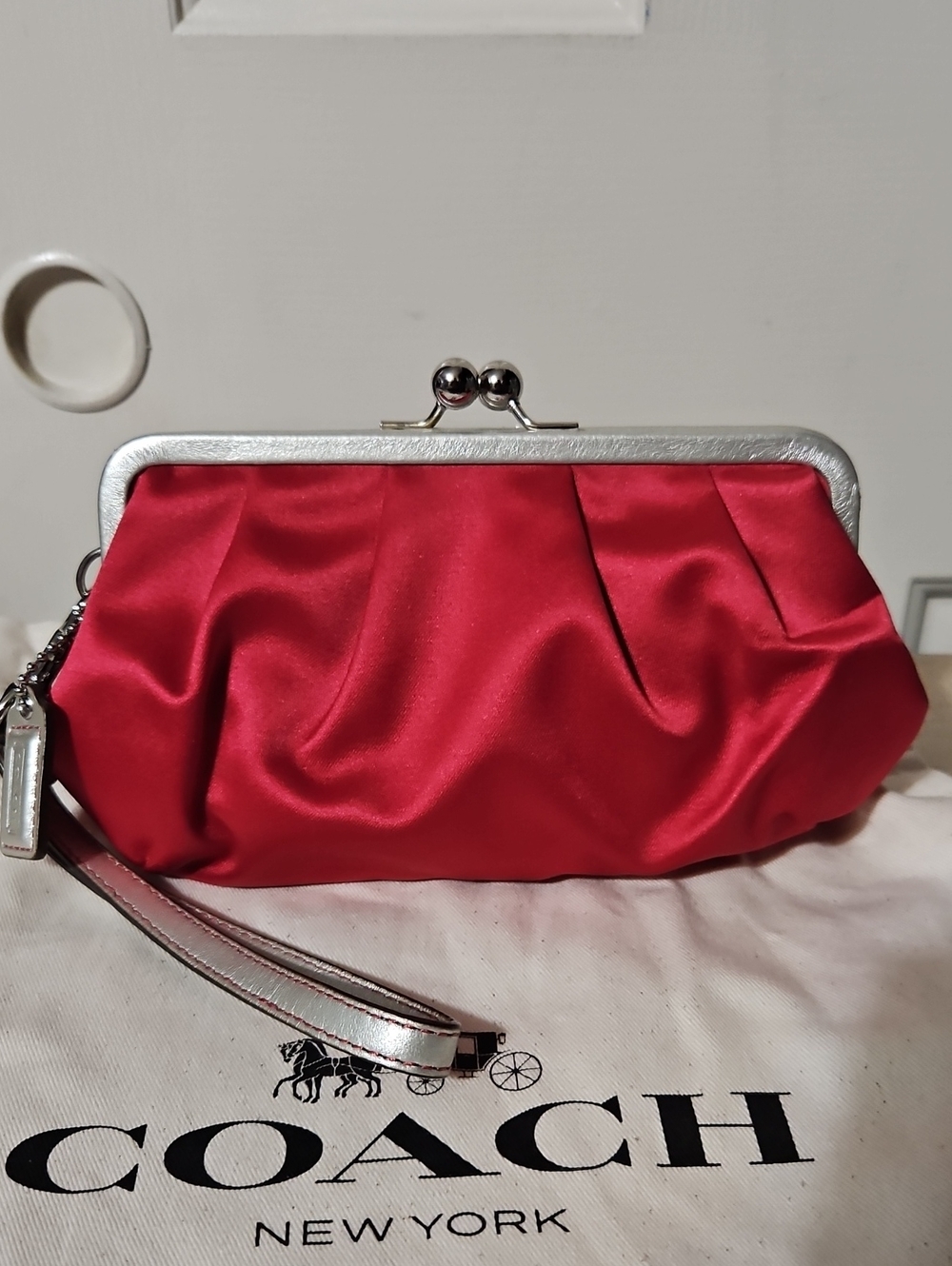 Coach EUC kisslock Hot Pink Wristlet Clutch